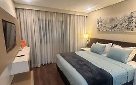 Flat VII - Apto dentro do Hotel - Rua Quintana